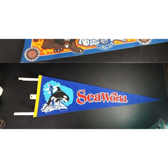 1980 Ringling Bros and Barnum & Bailey Circus & Sea World Pennant Banner 30” vtg - Picture 6 of 7
